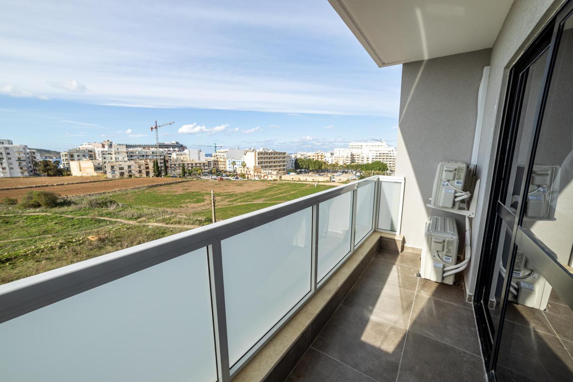 Charming Corner Apartment With Country View 2Br セント・ポールズ・ベイ エクステリア 写真