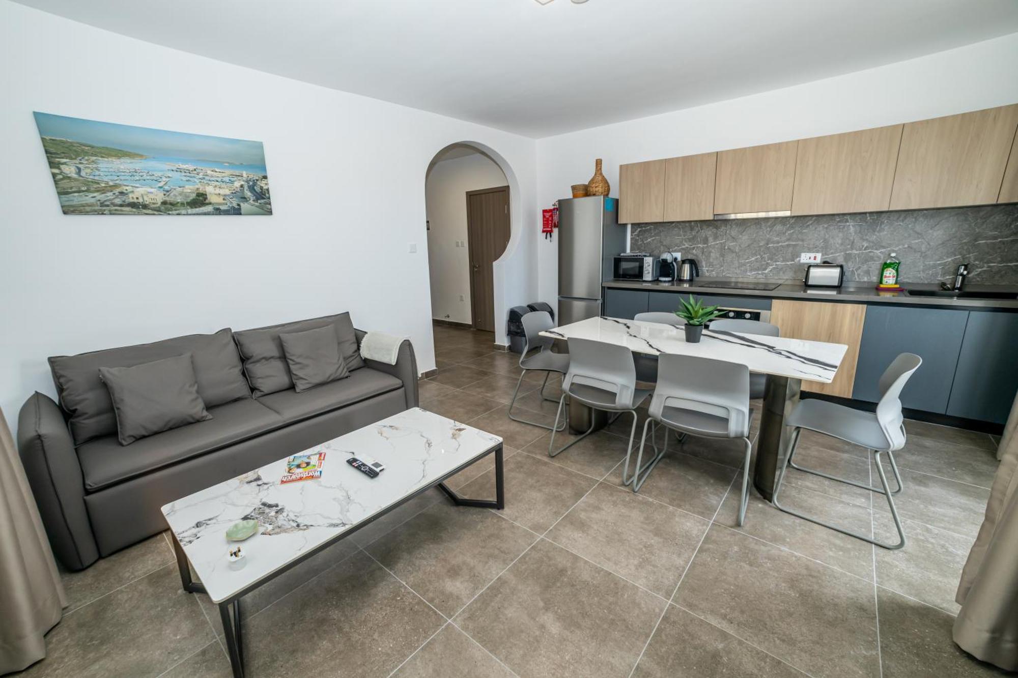 Charming Corner Apartment With Country View 2Br セント・ポールズ・ベイ エクステリア 写真