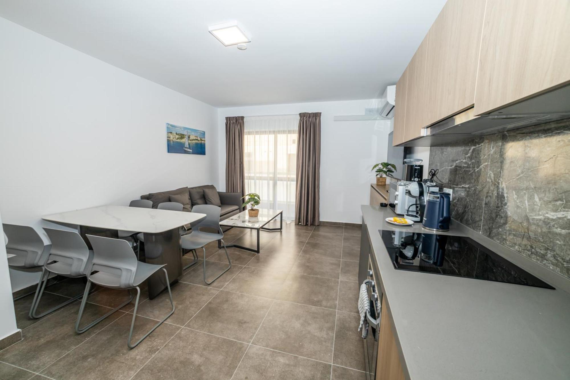 Charming Corner Apartment With Country View 2Br セント・ポールズ・ベイ エクステリア 写真
