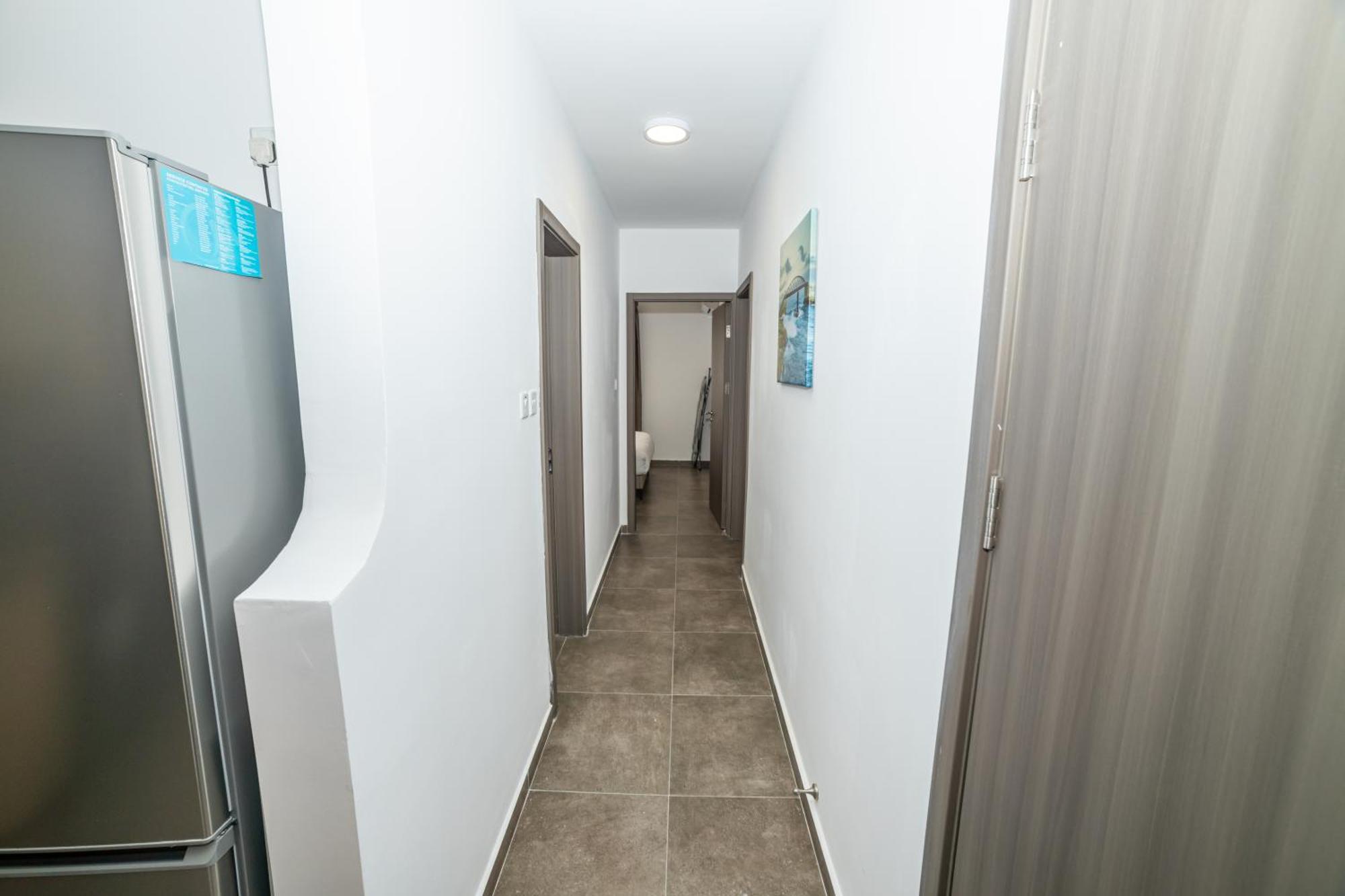 Charming Corner Apartment With Country View 2Br セント・ポールズ・ベイ エクステリア 写真