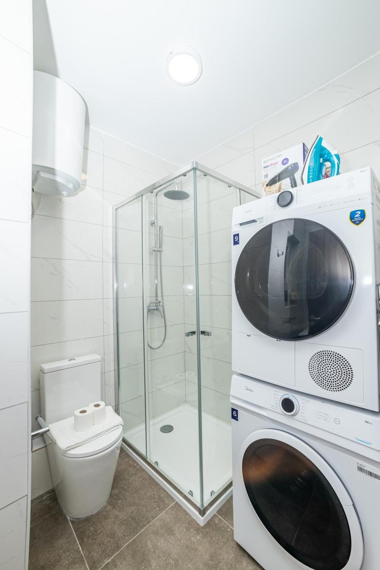 Charming Corner Apartment With Country View 2Br セント・ポールズ・ベイ エクステリア 写真