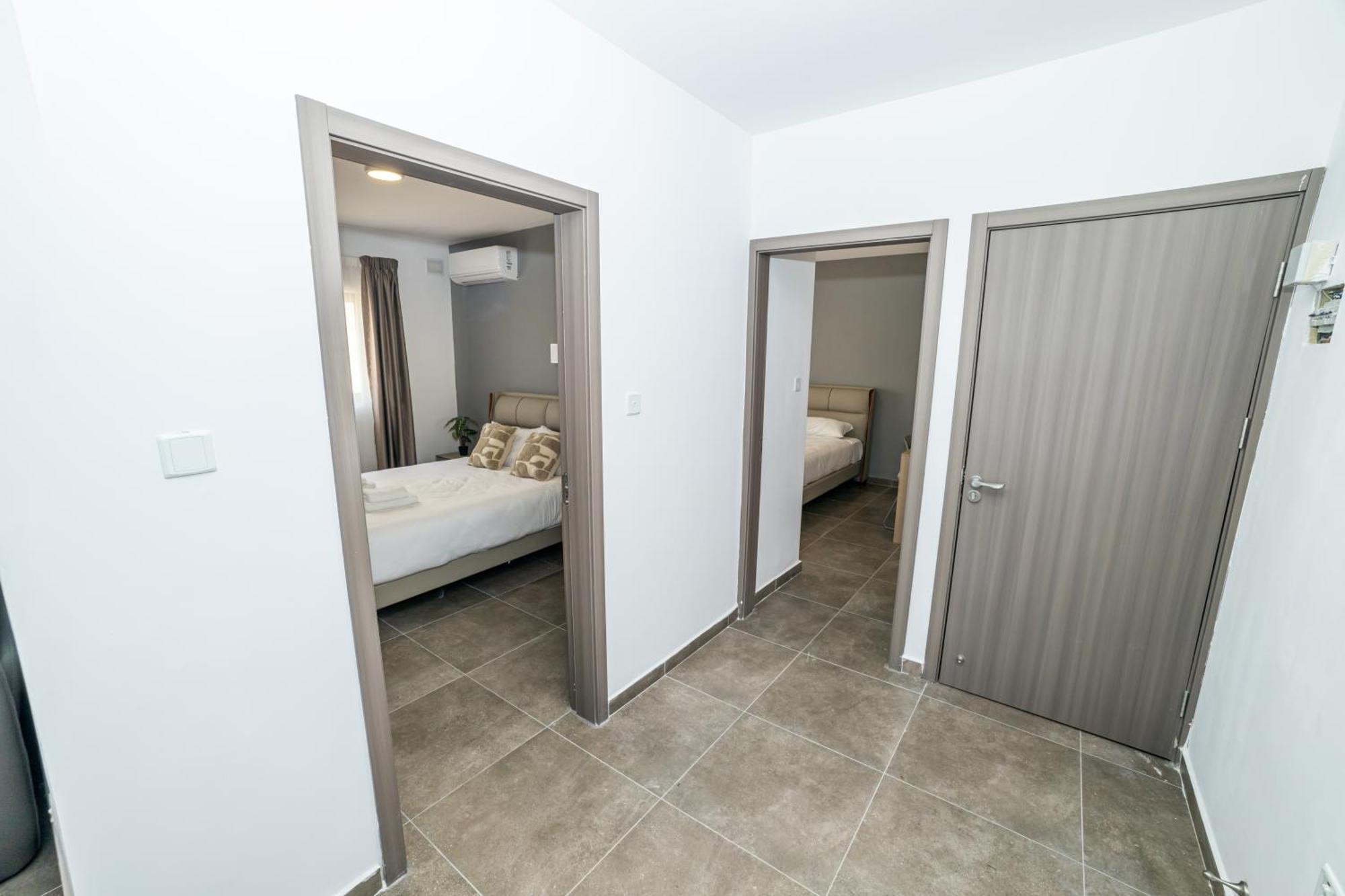 Charming Corner Apartment With Country View 2Br セント・ポールズ・ベイ エクステリア 写真