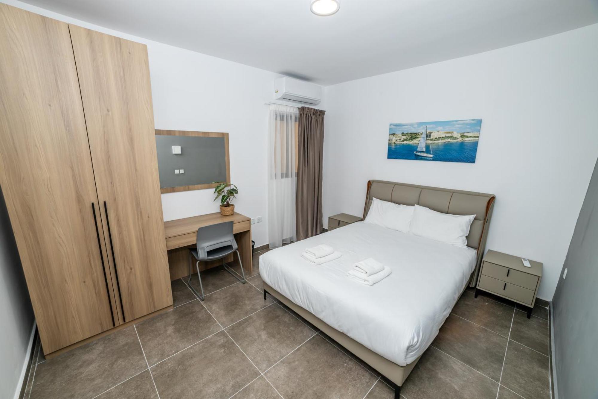 Charming Corner Apartment With Country View 2Br セント・ポールズ・ベイ エクステリア 写真