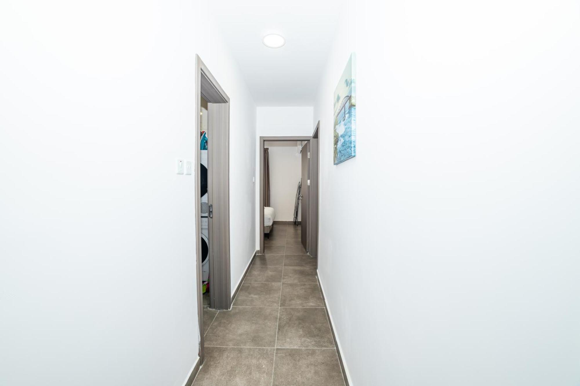 Charming Corner Apartment With Country View 2Br セント・ポールズ・ベイ エクステリア 写真