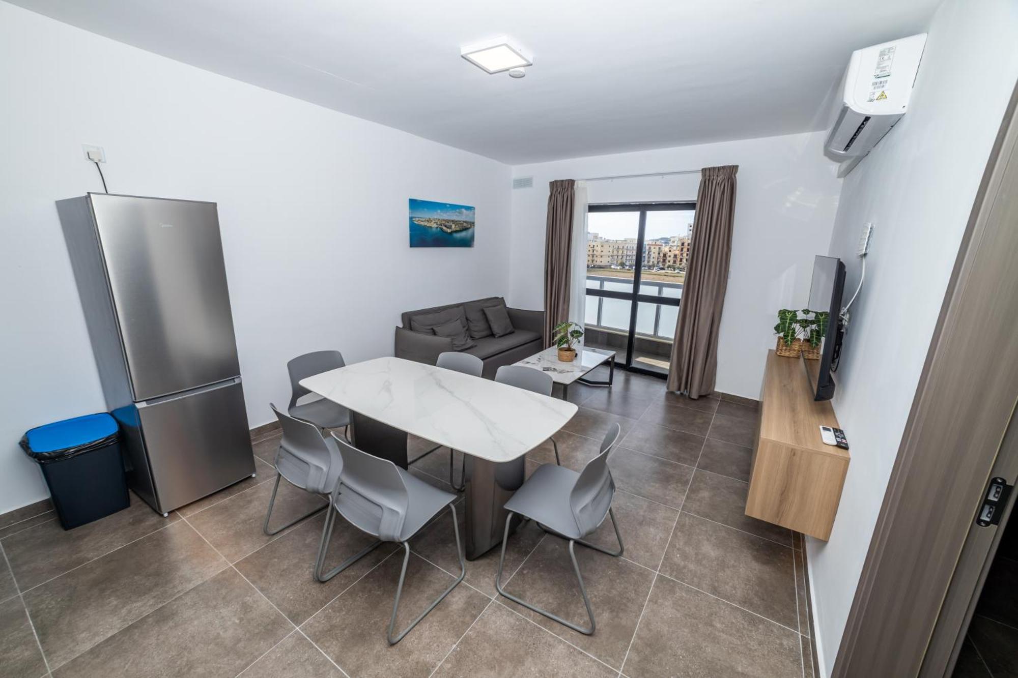 Charming Corner Apartment With Country View 2Br セント・ポールズ・ベイ エクステリア 写真
